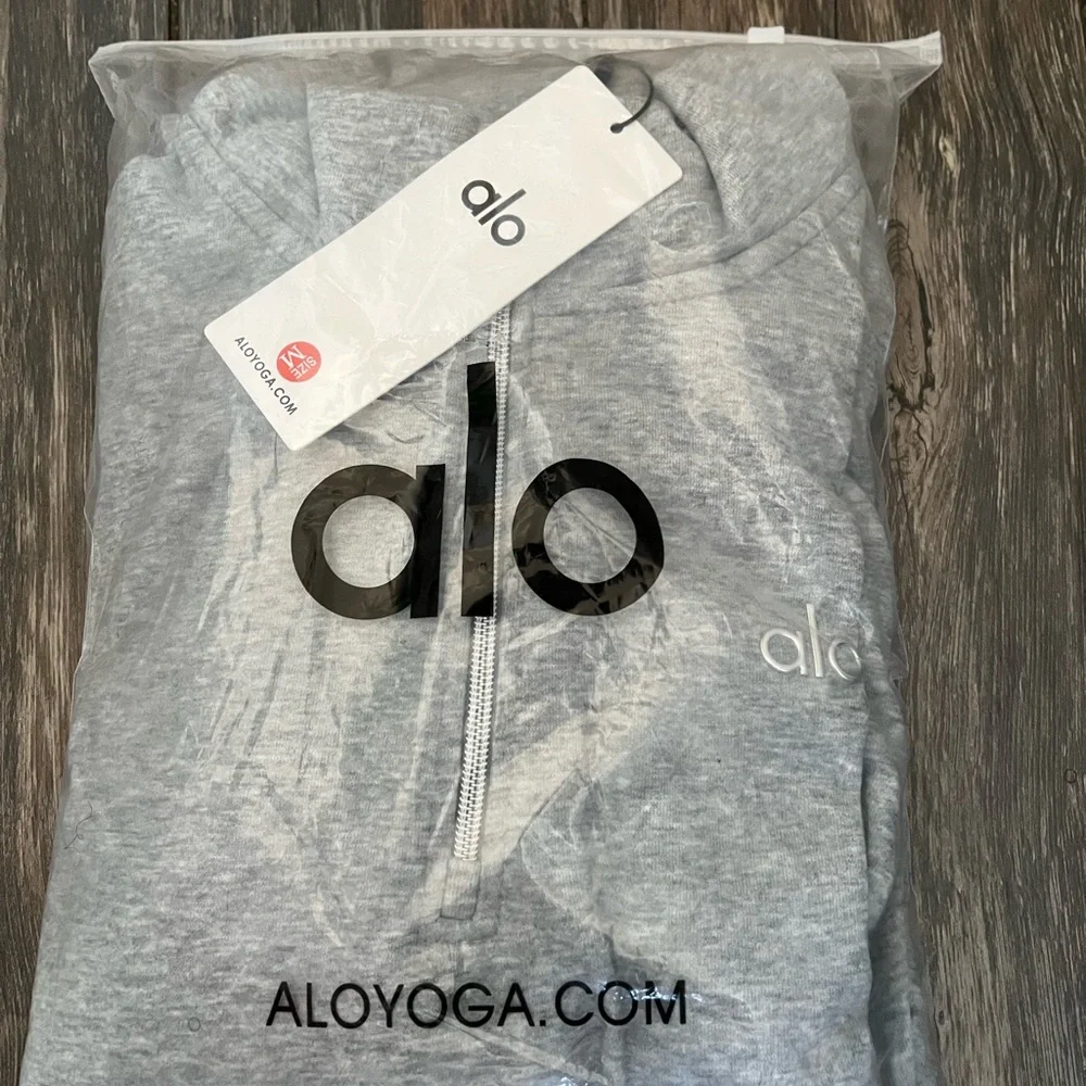 Alo Yoga Gray Men’s Quarter Zip Set Size Medium